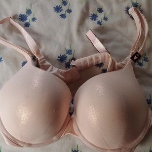 Victoria secret 38C bra